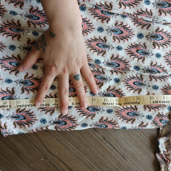 Iz Byer women's cold shoulder top small - Picture 6 of 9